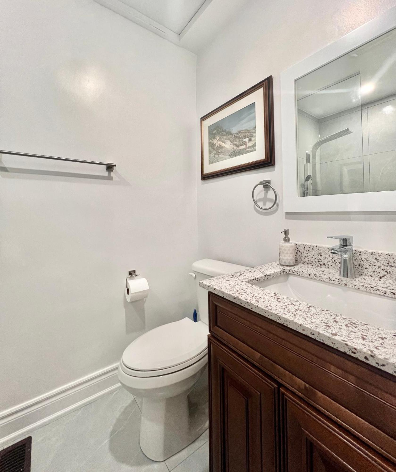 Upgraded Rooms With Bath 7-Min To Subway Near Downsview Rogers Stadium Toronto Exterior photo