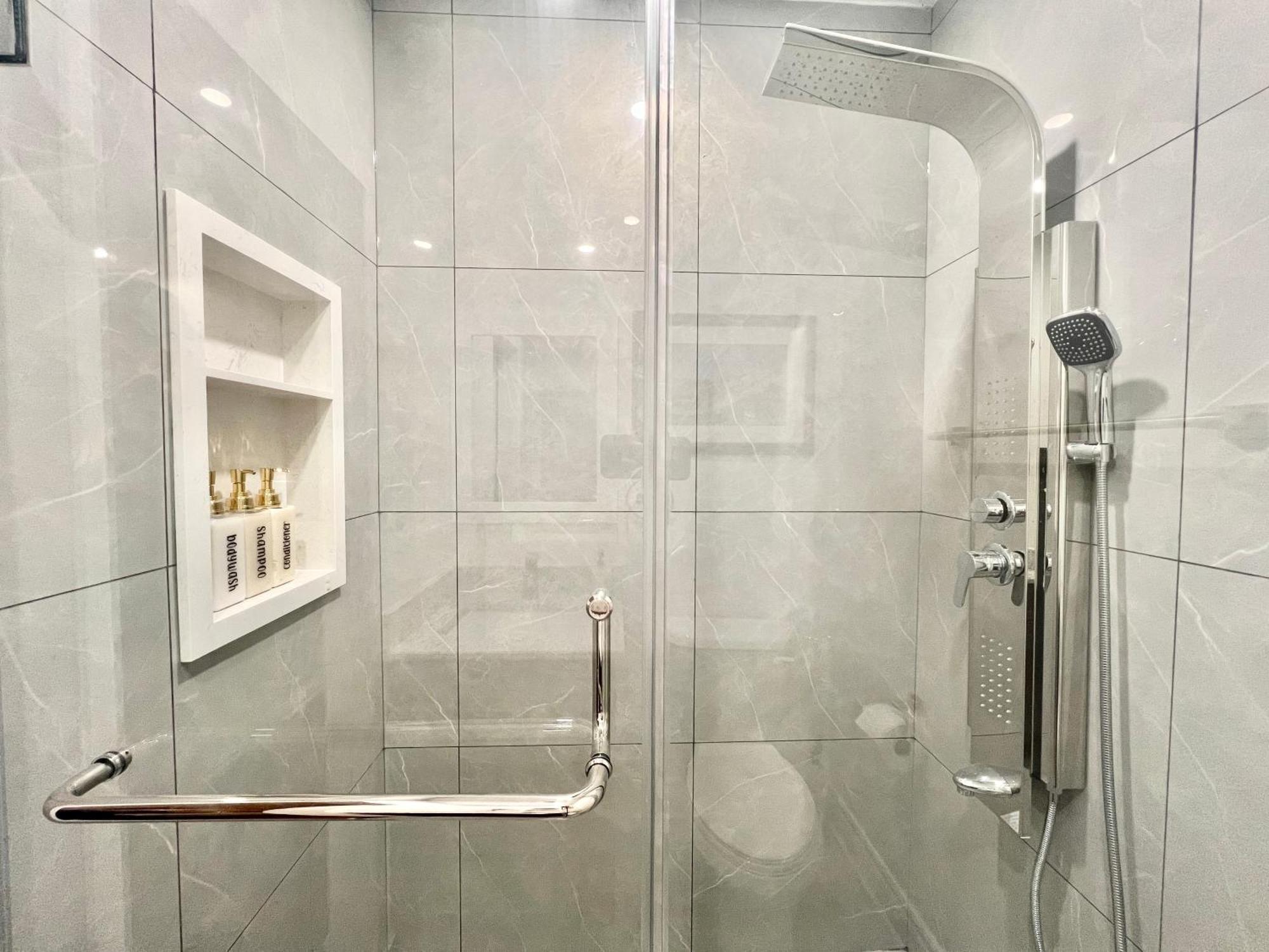 Upgraded Rooms With Bath 7-Min To Subway Near Downsview Rogers Stadium Toronto Exterior photo