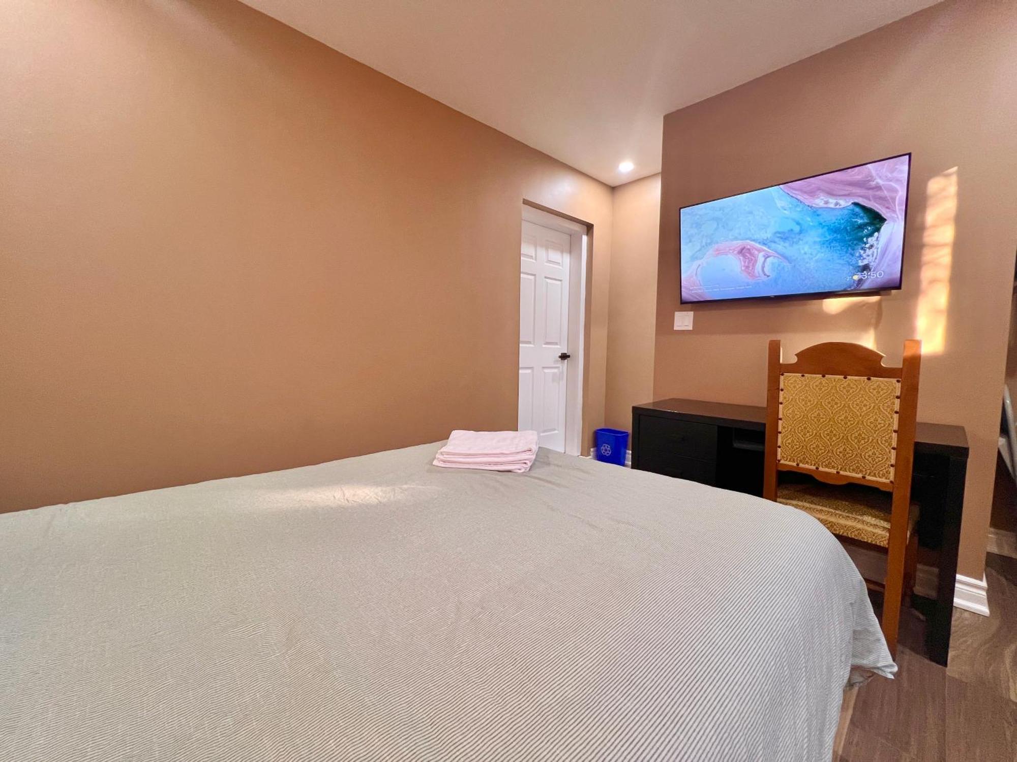 Upgraded Rooms With Bath 7-Min To Subway Near Downsview Rogers Stadium Toronto Exterior photo
